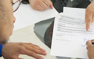 Quand un contrat est conclu par le mandataire apparent d’une association