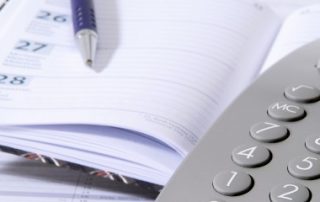 Employeurs d’au moins 50 salariés : quand régler les cotisations sociales salariales ?