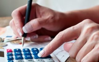 Une hausse de la CSG compensée par des baisses de cotisations salariales