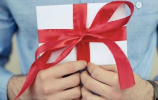 Cadeaux et bons d’achat attribués aux salariés : quel montant ne pas dépasser ?