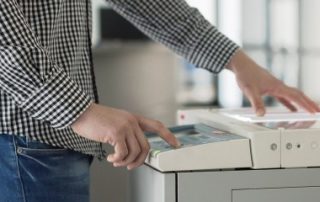 Numérisation des factures papier : respectez la procédure !