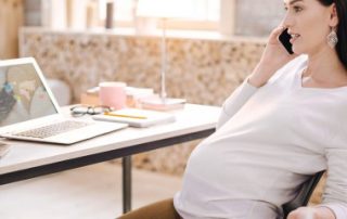 Travailleuses indépendantes : vers un congé de maternité plus long