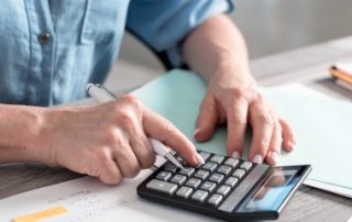Cotisations des non-salariés basées sur le revenu estimé : pas de sanctions en 2019