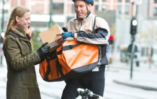 Quand un coursier devient salarié d’une plate-forme numérique