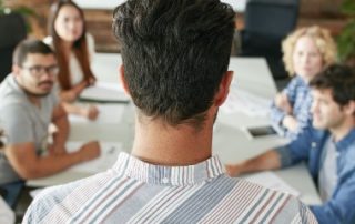 Qui peut licencier le directeur d’une association ?