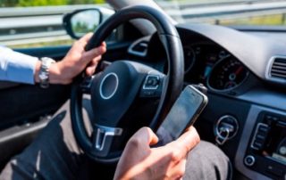 Téléphone au volant : attention au retrait de permis !