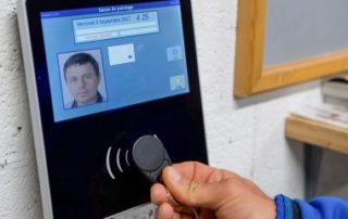 Badgeuses photo et contrôle des horaires de travail des salariés