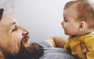Vers un congé de paternité de 28 jours