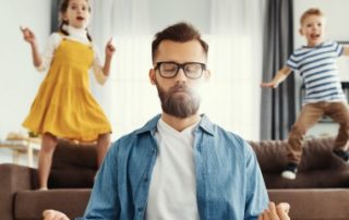 Covid-19 : un arrêt de travail pour les non-salariés devant garder leur enfant
