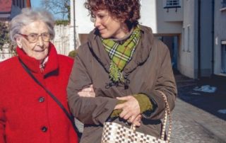 Aides à domicile : l’incapacité à recevoir des libéralités est supprimée