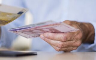 Mise en réserve systématique des bénéfices : un abus de majorité ?