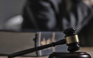 Entreprise en redressement judiciaire : les poursuites individuelles s’arrêtent