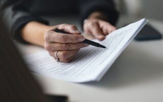 Documents de fin de contrat : attention à leur remise tardive !