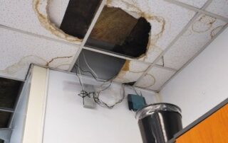 Local commercial impropre à son usage et refus de paiement du loyer